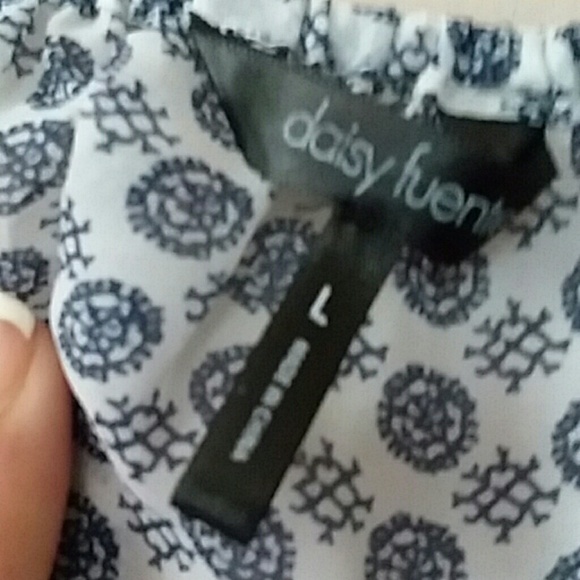 Daisy Fuentes 3/4 length sleeve blouse size large - Picture 3 of 4